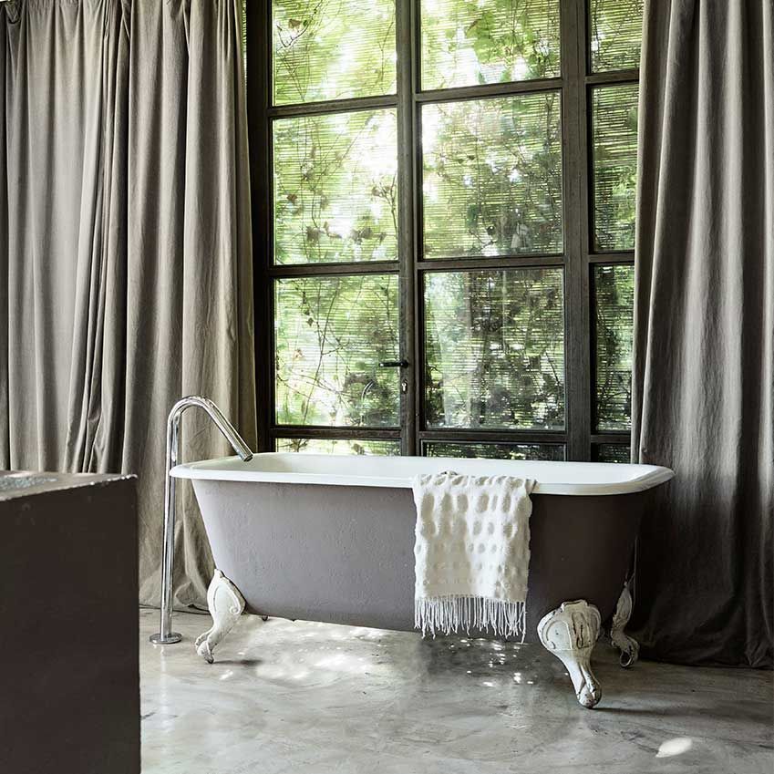 ELLEDecoUK's tweet image. Not sure how to light your bathroom to create the perfect relaxing atmosphere? Check out our tips here buff.ly/2nKxbtc