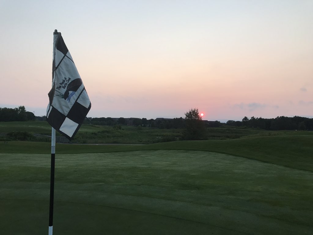 Perfect morning and an awesome sunrise <a href="/BattleCreekGC/">Ponds@BattleCreek</a> <a href="/RamseyCtyParks/">Ramsey County Parks</a> #TheOpenweekend #playnine