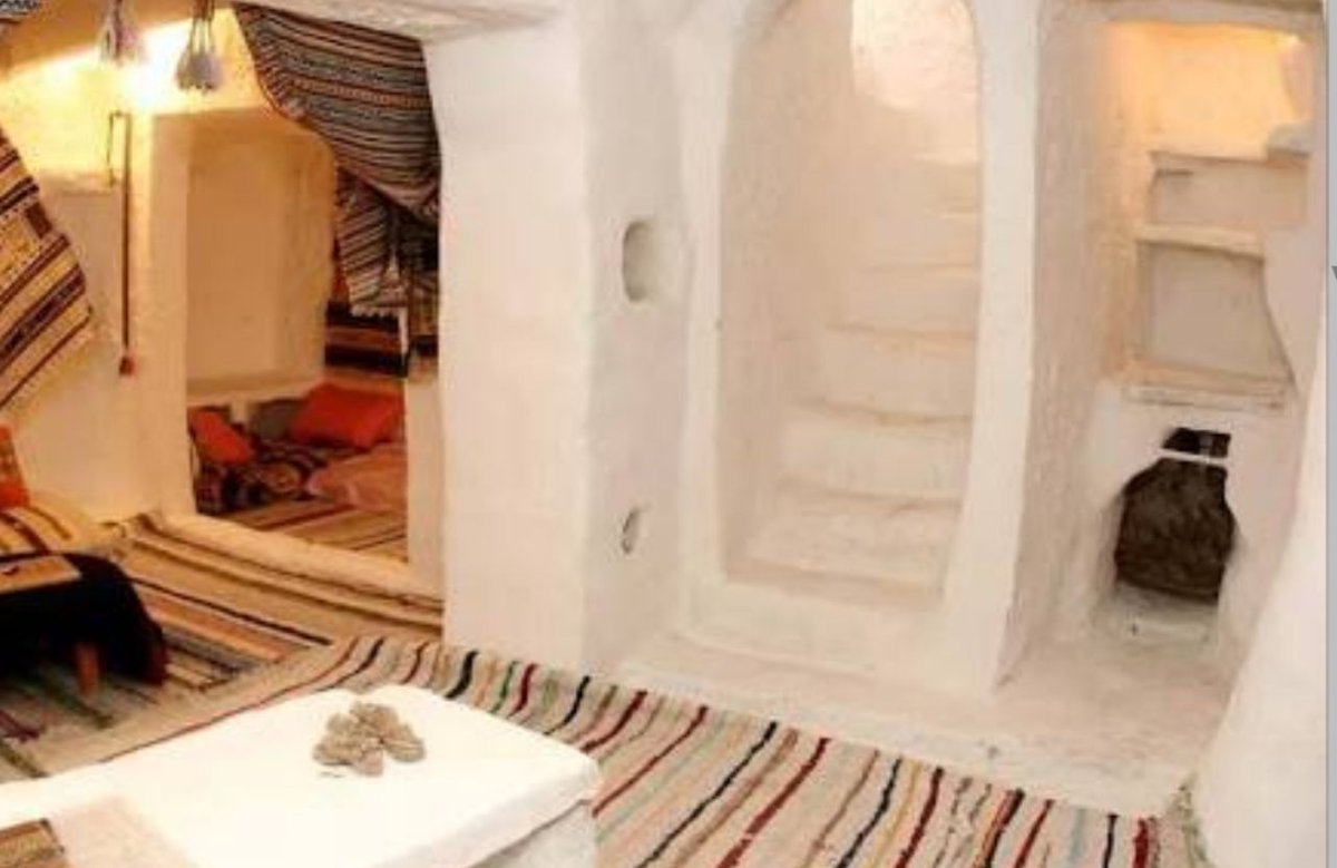 Emigrer_Algerie's tweet photo. Quelques photos des Maison que l'on trouve à Ghardaïa mais aussi les autres wilaya et village du Sahara algérien . 

Les matériaux utilisé pour  ces maisons sont des matériaux naturel. 

 Cette maison en terre est simple modeste belle fonctionnel et naturel  🌴 https://t.co/2KsxFCA6le