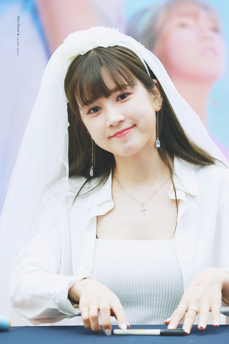 19910303net's tweet photo. 🌸 180722 코엑스팬싸 #초롱 (@Apinkpcr ) #에이핑크 #박초롱 #에이핑크_1도없어

이 세상에 여신 있다면 ...바로 너야💕🧚🏻‍♀️ https://t.co/r3NLa2mzhg