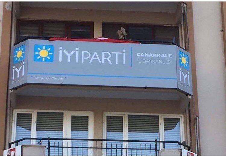 Bayrağımızı ayaklarının altına alan hangi hayvansa!  gereği hemen yapılmalıdır . <a href="/iyiparti/">İYİ Parti</a> <a href="/iyiparti17/">İyi Parti Çanakkale</a>