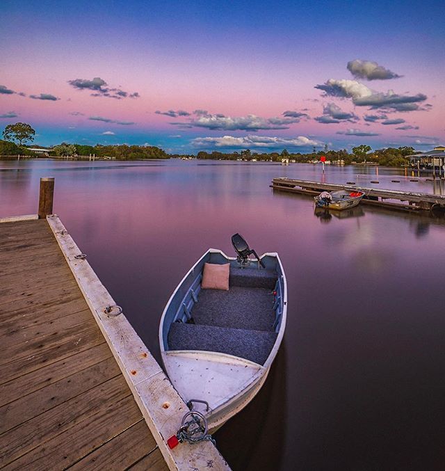 Headed down to #Noosa Marina tonight with <a href="/chippieb/">Chippie B.</a> to try catch the #sunset as there were some great #clouds floating around. Unfortunately, most of them ran away before the main event, but we were left with some #amazing colours in the #sky which helpe… ift.tt/2LzW5tO