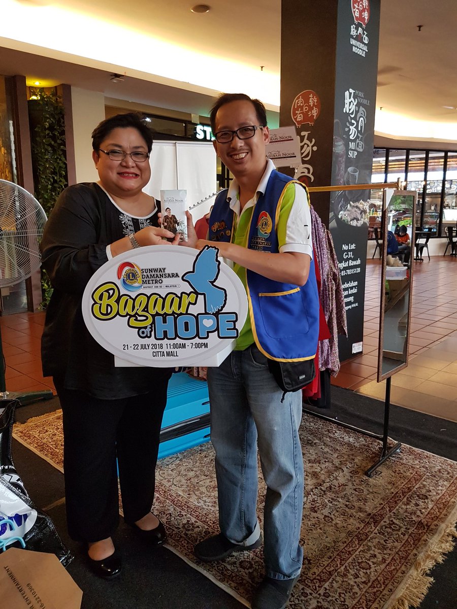 adibahnoor's tweet photo. Just by selling songs and selfies, my booth collected rm1,254 for #BazaarOfHope at #CittaMall

Thank you to all yg datang tadi n contributed.

Semoga dapat dimanfaatkan oleh mereka yg memerlukan. 

No contribution was too small.

Let's heal this world with our love and compassion https://t.co/LI4XNQ2gXi