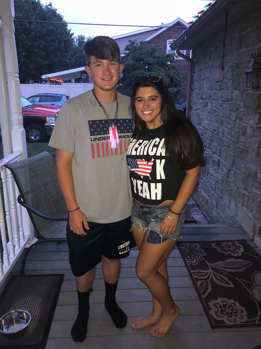 smldozer29's tweet photo. Happy birthday to this girl😍💙 @spencerr22 https://t.co/2zBmwdAykf