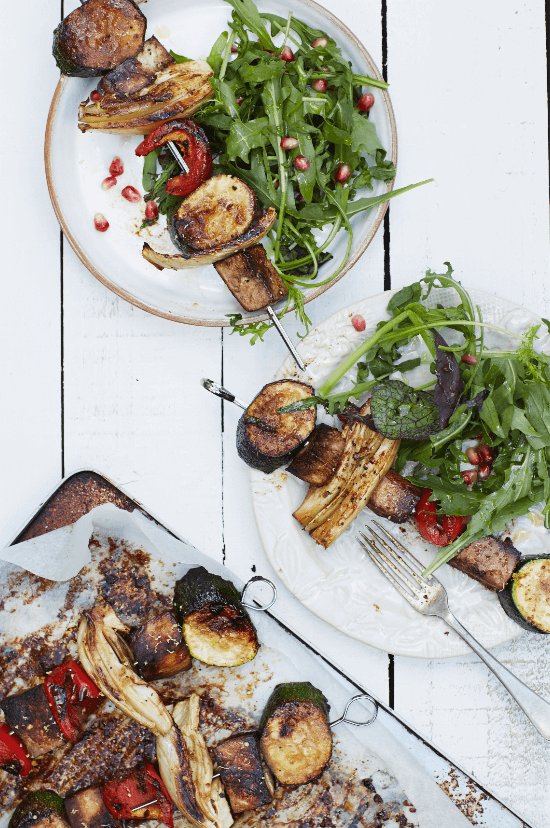 Anyone who says veggie BBQs are bland, hasn't been to the right BBQ! 😍 These tamari marinated tofu skewers are DELSH  If you can, marinate these overnight as the flavours will blow you away! 🍢  bit.ly/2LrWpHz
