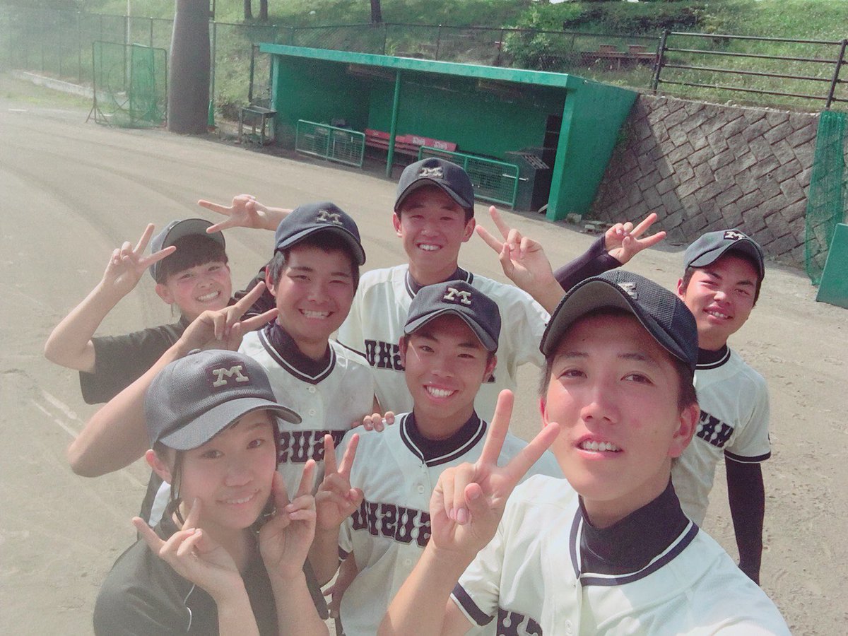 kx73y's tweet photo. 今日で野球人生に一区切りつきました。
硬式ほど注目されていなくて、人数も少ないけど軟式野球ならではの楽しさがありました。
今まで支えてくれた仲間に感謝です！！
今までありがとう😊 https://t.co/rFwVxuOONp