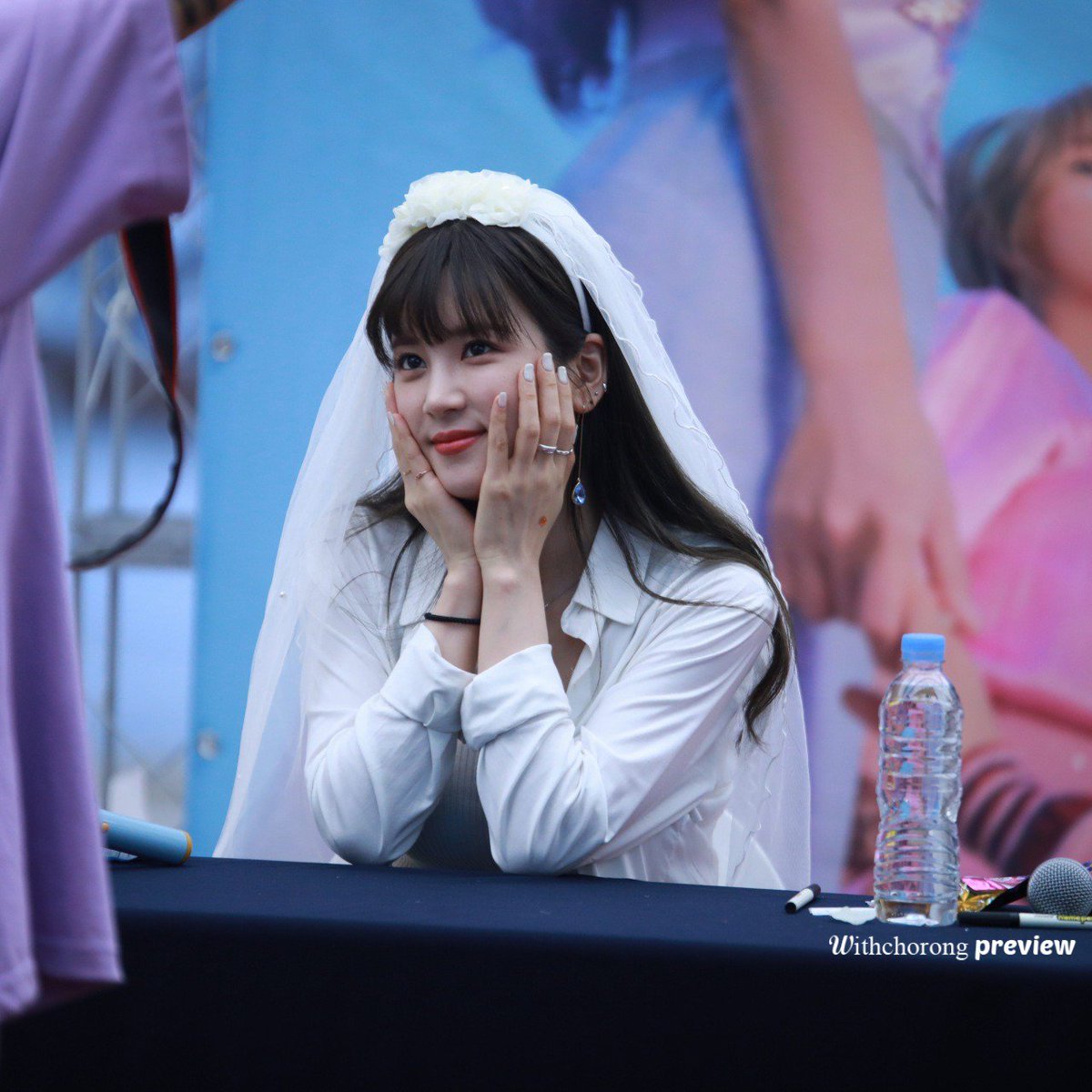 withchorong's tweet photo. 180722 스타필드 코엑스점 팬싸인회 초롱(@Apinkpcr) 직찍 프리뷰 1.
면사포 쓴 초롱님
절대 결혼은 안되요 ㅠㅠㅠ
1일 1옆선 찬양 ㅠㅠㅠㅠㅠ
옆선이 화보같은건 저만 그런가요 ㅠㅠㅠㅠ 웁니다 ㅠㅠㅠㅠ https://t.co/2QrRjIljCl