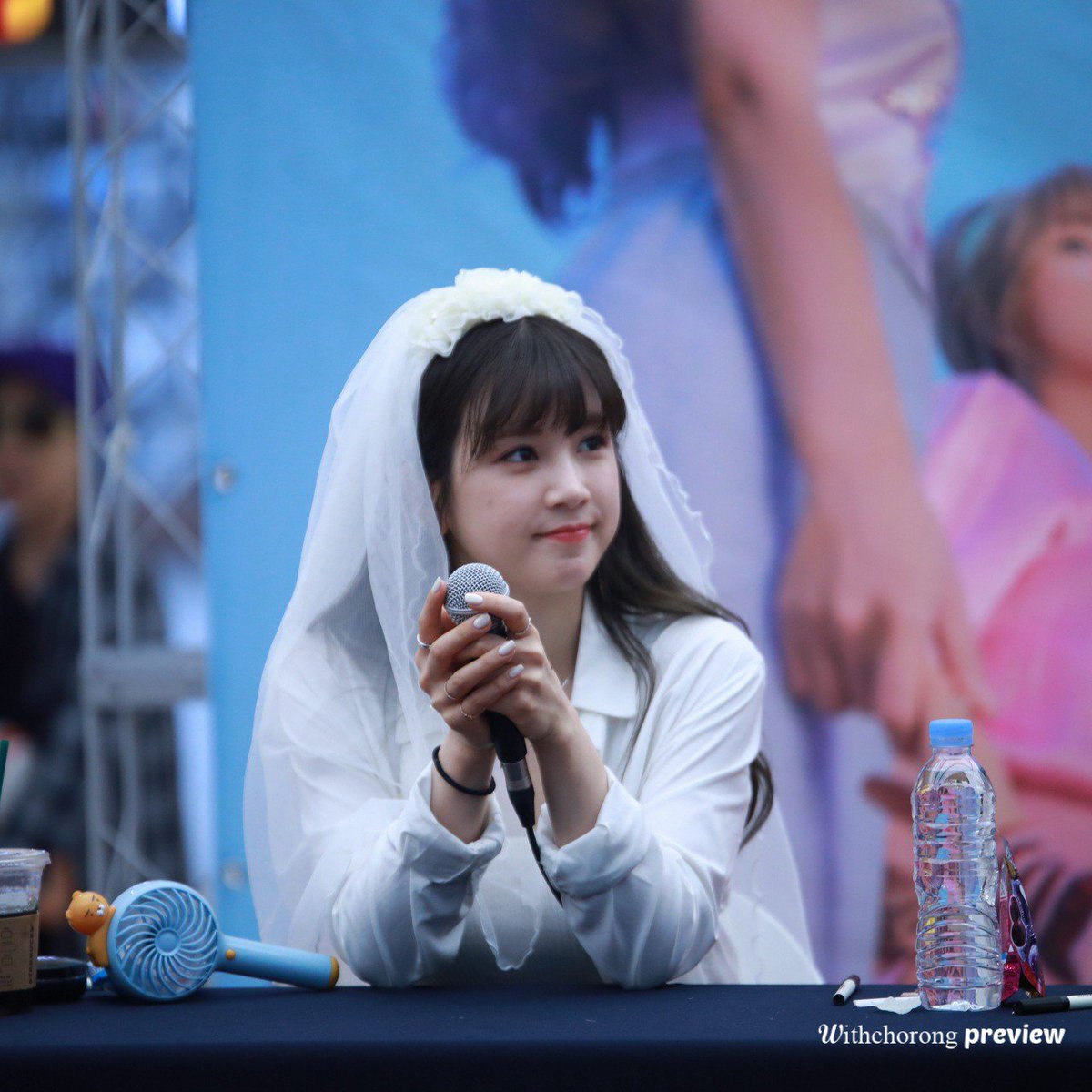 withchorong's tweet photo. 180722 스타필드 코엑스점 팬싸인회 초롱(@Apinkpcr) 직찍 프리뷰 1.
면사포 쓴 초롱님
절대 결혼은 안되요 ㅠㅠㅠ
1일 1옆선 찬양 ㅠㅠㅠㅠㅠ
옆선이 화보같은건 저만 그런가요 ㅠㅠㅠㅠ 웁니다 ㅠㅠㅠㅠ https://t.co/2QrRjIljCl
