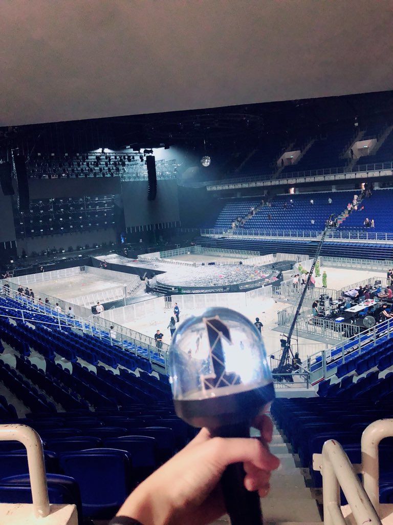 NOONA101FANSUBS's tweet image. Thankful to be part of another memory with WannaOne. 고맙다 우리원. #WannaOne #워너원 #OneTheWorldinKL ❤️