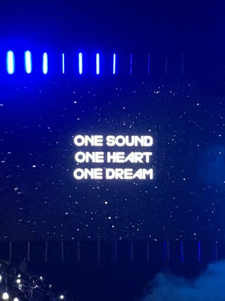NOONA101FANSUBS's tweet image. Thankful to be part of another memory with WannaOne. 고맙다 우리원. #WannaOne #워너원 #OneTheWorldinKL ❤️