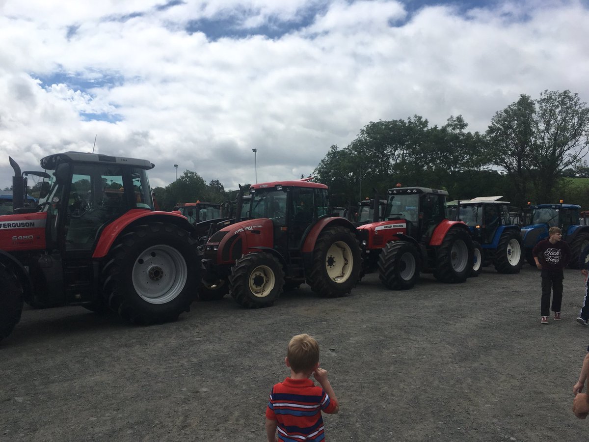 ajwwoods's tweet photo. In the local parish of Lavey today to support a very good cause. Fund raising for treatment for Declan Ferguson. Unbelievable support from ag community. Over 250 tractors expected. https://t.co/DB1bE8Uv9a https://t.co/NRQSCpmZZK