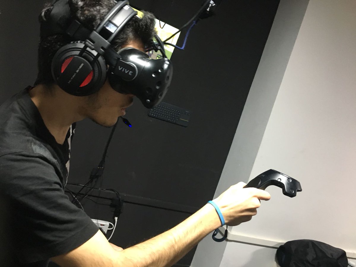 Reconocimiento especial ayer a @TevuWolf quien logro la 3era mejor puntuación: 125.641 en el torneo #ForFun de #BeatSaber en la #TLP2018 

(Gracias a los entrenamientos en el <a href="/AFKESportsBAR/">AFK Gaming BAR</a>  😎)