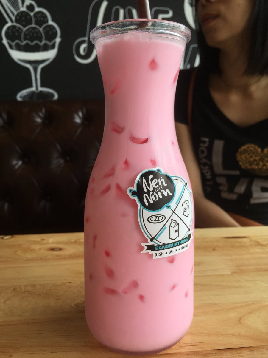 Kiattisak_Bizz's tweet photo. “ nen nom cafe’ “_บางบัวทอง ร้านนมเล็กๆ..ผนังเพ้นท์รูปน���ารัก..ทำให้นั่งดูแล้วเพลิน เมนู..ตามชื่อร้านเลย “เน้นนม” ..มีสารพัดนม ขนมปังปิ้ง..หลากหลายหน้า.. @aroii #อร่อยไปเเดก #อร่อยบอกต่อ #รีวิวคาเฟ่ @PatsyMeaw https://t.co/vZNUGJpgVa