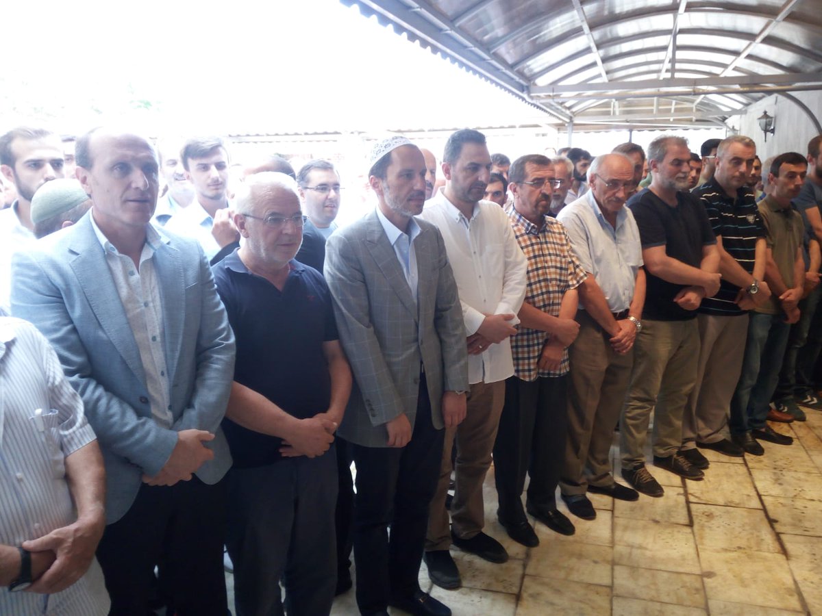 Erbakan Vakfı Yüksek İstişare Meclis Üyesi Necati Aslan'ın kıymetli annesinin cenazesine katıldık. Rabbim rahmetiyle muamele eylesin, mekanı cennet olsun.