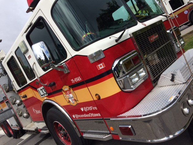 Firefighters douse mobile home blaze in Bells Corners. #ottnews  ottawamatters.com/local-news/fir… https://t.co/CWUQvq925i