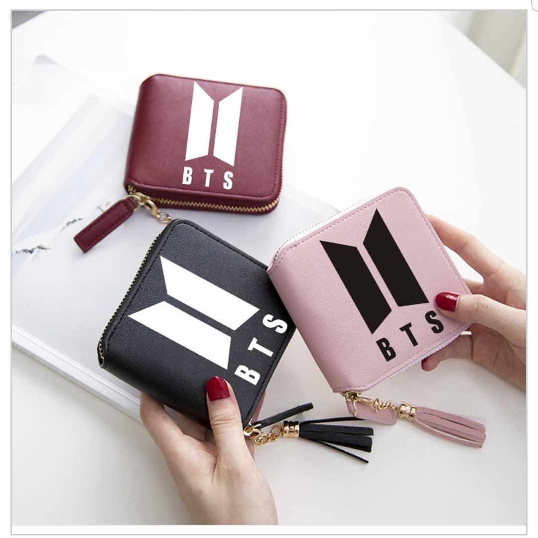 kpopmxrchGA's tweet photo. BTS WALLET GIVEAWAY

RULES 
RT 
MBF
REGISTER TO THIS https://t.co/upUG64BfqB
SHOW PROOF WITH WATERMARK
RT MY PINNED
TAG MUTUALS

ENDS WHEN I REACH 1.8K FOLLOWERS https://t.co/fgmK00Cxwe
