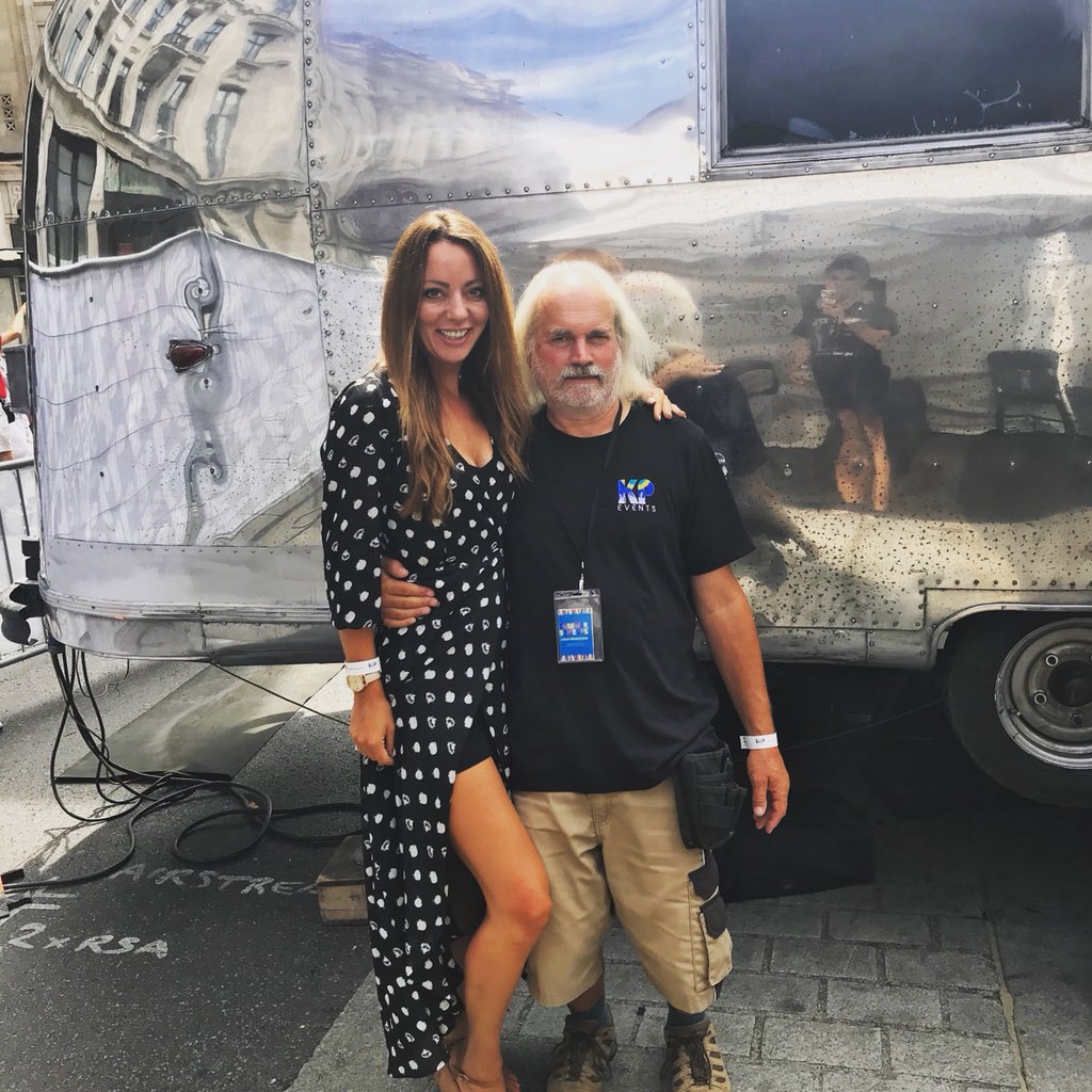 LisaVickery2's tweet photo. Another Sunday with the gorgeous @kpevents team and my old mucker Petey. Come join us for live music all day here in @regentstreetw1 #summerstreets https://t.co/0nJ9unAQQo