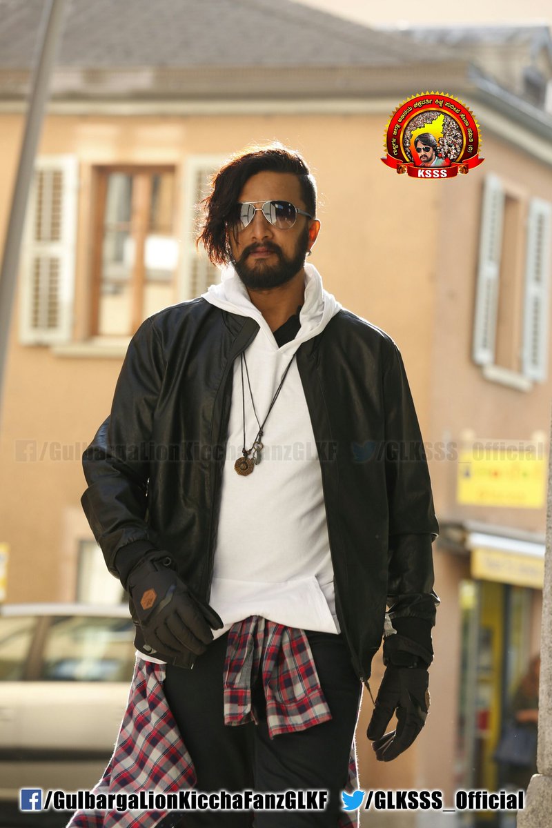 GLKSSS_Official's tweet photo. Good Evening all #Sudeepians.☺
#HandsomeHunk 😏
#Styishstar #Kiccha.🔥
Abhinaya Chakravarthy
@KicchaSudeep 💖

Follow Us : 👉 @GLKSSS_Official https://t.co/3dz0l1Lbgw
