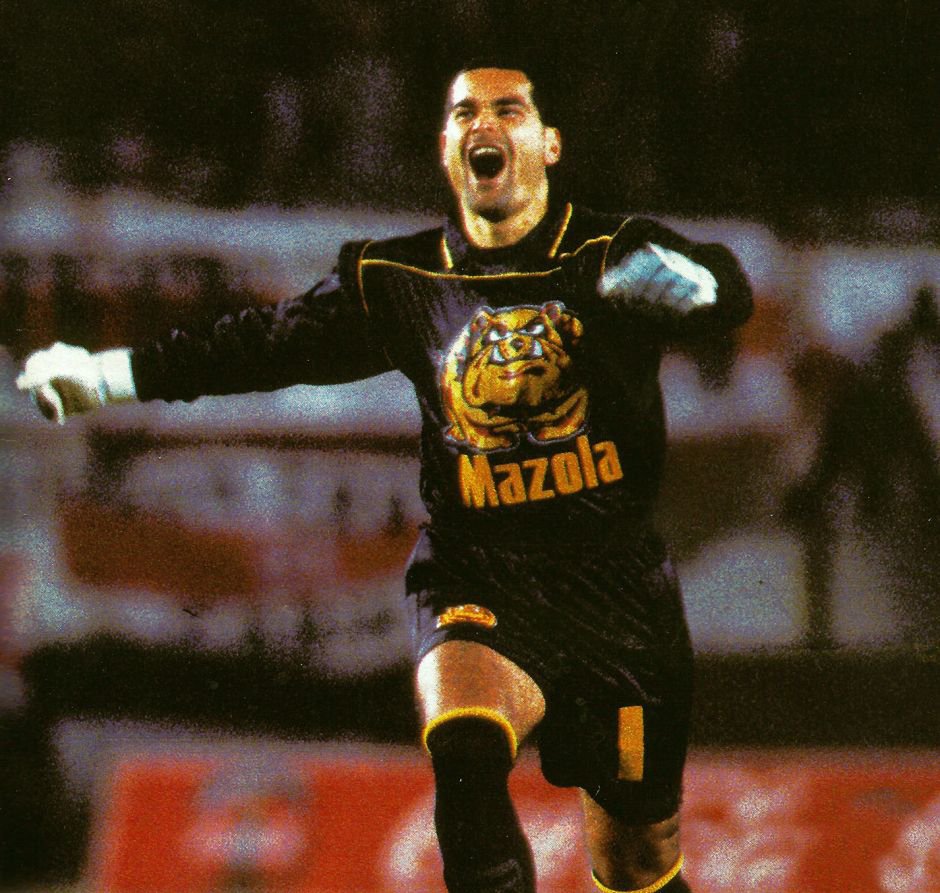 ཊལབསརངཧ on Twitter: "Jose Luis Chilavert – Bulldog kits ...