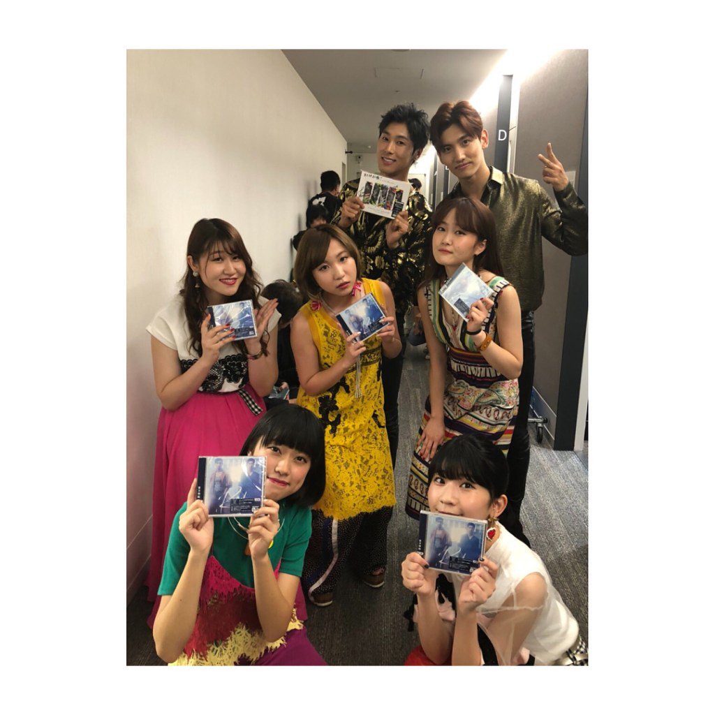 Tvxq Express Instagram Tohoshinki With Little Glee Monster Exchanging Cds Backstage At Music Station 1807 T Co Zgwbfblrxr T Co R9jve8hhjp