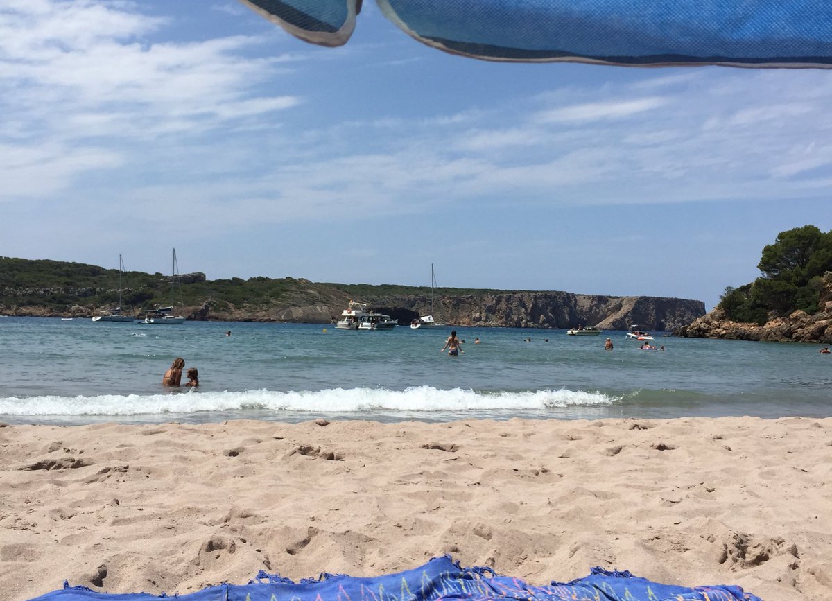 crisjuanico's tweet photo. Putabida, nene
#Menorca #LaVall #EsBot #estiu2018 #sal #cel #sol #arena #pareo #sombrilla #neveraplena #nosesisabremtornar https://t.co/VDBTiBhYkW