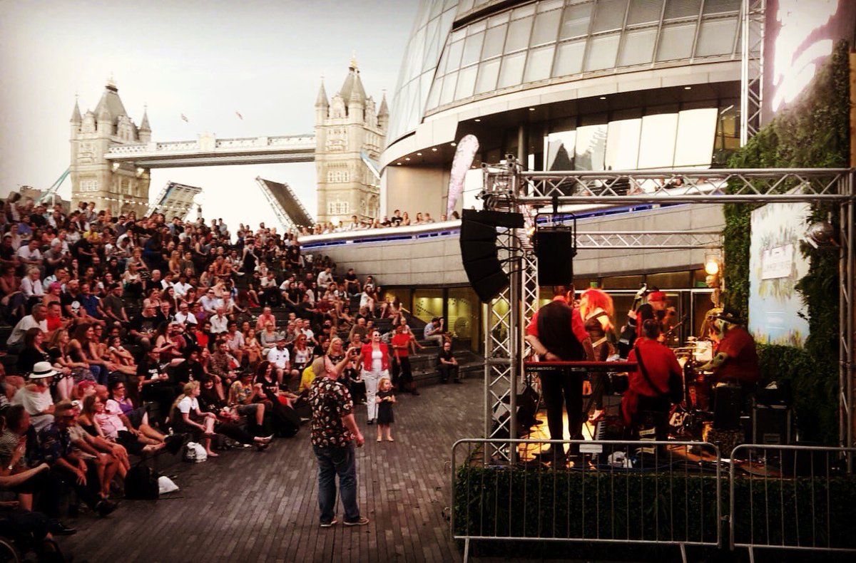 Playing #summerbytheriver last night at The Scoop, London. The moment the bridge gave us an ovation 😉 
#theurbanvoodoomachine #livemusic #keepmusiclive #uvm #gigs #london🇬🇧 #riverthames #dirtywater #towerbridge #thescoop

Pic Samantha Rose xx