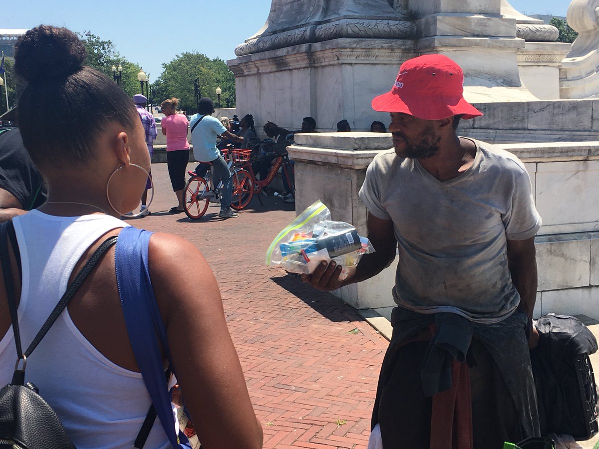 TheHope2Help's tweet photo. Our first service mission was a success! Our volunteer team purchased, assembled, and distributed over 170 hygeine care packages, @ChickfilA and @ChipotleTweets meals to the homeless in Washington, DC. 

#TheHopeToHelpProject  #BETHEHOPE https://t.co/bbOVYXkfC0