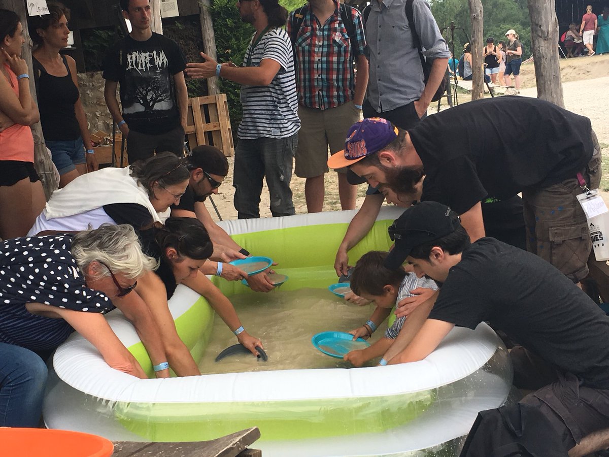 A <a href="/LesHistoriques/">LesHistoriques</a>, <a href="/YanLoriginal/">Yanloriginal</a> enseigne les techniques de récupération des métaux en rivière avec des travaux pratiques. L’orpaillage est possible en France en loisir mais la production sera faible en regard des coûts. #Leshistoriques2018