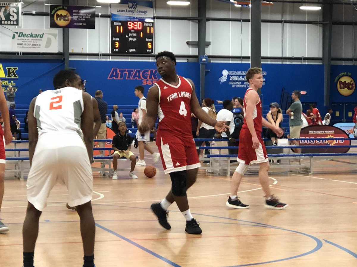 PrepHoopsSC's tweet photo. Day 2 action Team Loaded 704 2020 vs Hardwood Warriors @teamloadedaau #CLTLive #PrepHoops #SwannysRoundballReview https://t.co/sEuJ8kPyIx