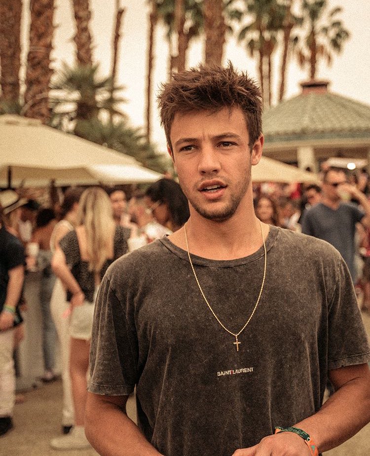 LoxDAllasParejo's tweet photo. Hi, my love 🙂how are you ? 
I unfortunately lost my other account where you followed me so if you are seeing this tweet please follow me .
I love you do much . I hope someday I'll meet you and hug you one day . ❤️🇵🇹  @CarlosParejo  @camerondallas @MahoganyLOX @MahoganySkyy https://t.co/RHckDWLO3S