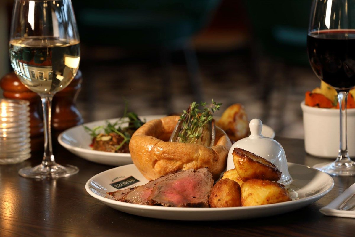 From 12noon - 6pm, we are serving our delicious Sunday roast dinners for you to enjoy! We also have our amazing pianist performing from 12noon - 5pm, to add to the perfect Sunday. #nutroast #halfroastchicken #sirloinofbeef #porkbelly #sundayroast #cambridge