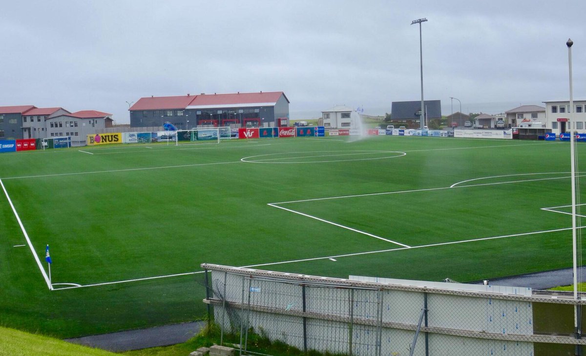 Varla hægt að biðja um betra fótboltaveður; 10 stiga hiti, þurrt og logn. Kick-off kl. 16 í dag. Allir á völlinn! #komsvobláir #leikdagur