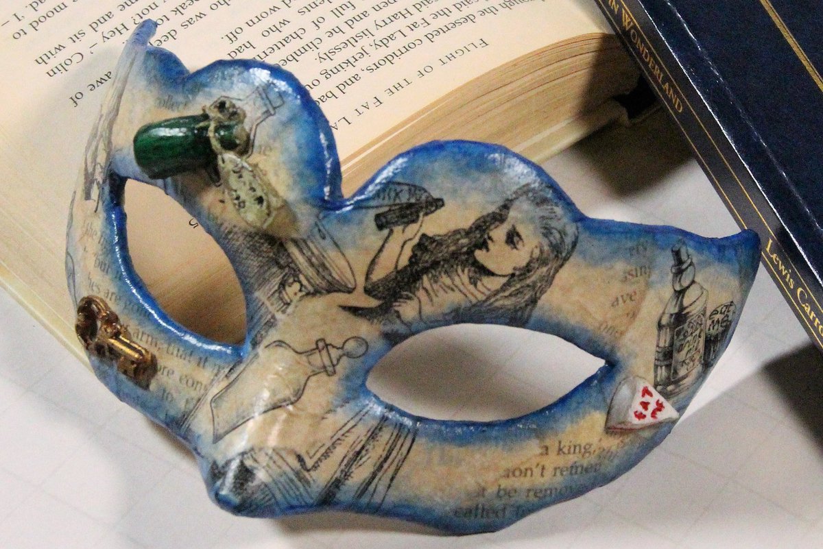 Happy_masks's tweet photo. Alice in Wonderland masks now available in my #etsy shop. First one: Alice in Wonderland inspired mask https://t.co/fvhTdIhJfg #AliceInWonderland #LewisCarroll #Bibliophile #Mask #Masquerade #BookcaseDecor https://t.co/amjsBTccb4