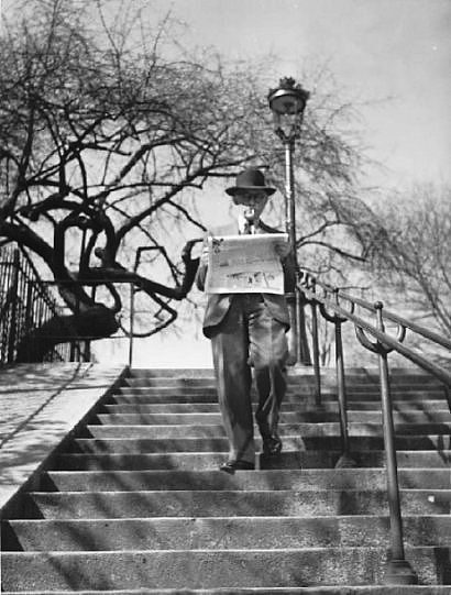ParisAMDParis's tweet photo. Izis Bidermanas 
Man reading the newspaper      Paris  ca1960 https://t.co/yKll4XQWeF