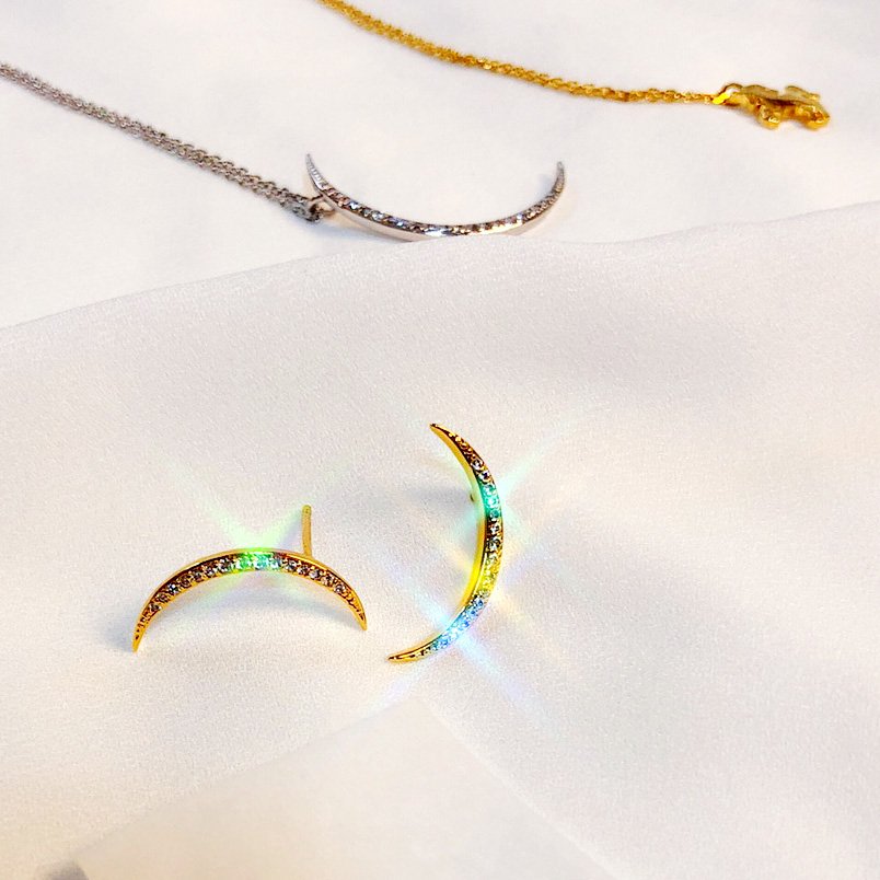 Anchusny's tweet photo. 14k / White gold https://t.co/Cl4TEw3IGS
#daily #styling with #AnChus dipped via #14karatgold and #whitegold
#finejewelry #collection the #necklace #earrings #bracelet #rings dipped by #14Kgold #whitegold those items completed your daily #look https://t.co/JV3npeFveh