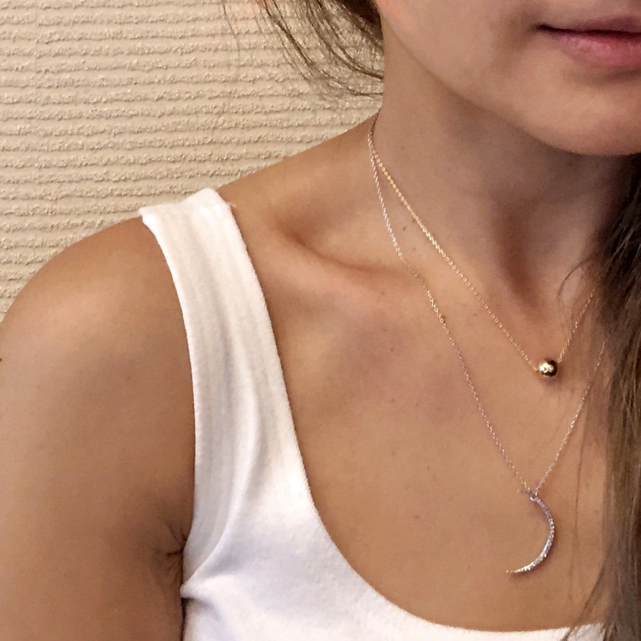 Anchusny's tweet photo. 14k / White gold https://t.co/Cl4TEw3IGS
#daily #styling with #AnChus dipped via #14karatgold and #whitegold
#finejewelry #collection the #necklace #earrings #bracelet #rings dipped by #14Kgold #whitegold those items completed your daily #look https://t.co/JV3npeFveh