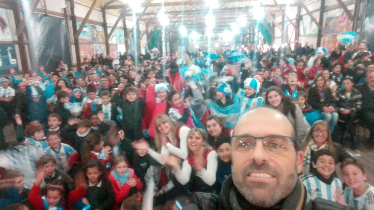 BiblioFutbolera's tweet photo. El 19 de junio, inauguramos dos #BibliotecasFutboleras en #MonteBuey.
Una de ellas, fue la de #CarlosCompagnucci. Compartimos las fotos! cc @LucioCompa https://t.co/v7onnj6wk4