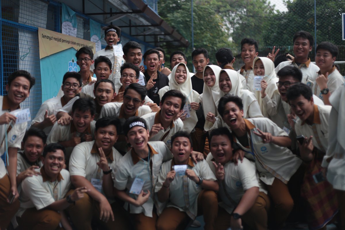 saaamul's tweet photo. terima kasih! selamat datang adek adek angkatan 20! #SMAIT #nurulfikri https://t.co/Fr8gOyjug4