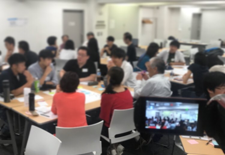 Blastbeat_JPN's tweet photo. ［活動レポート］中間プレゼン大会より一コマ。小集団に分かれてフィードバックタイム。メンターも自分のチームに付いて、ゲストとの議論に加わっていただきます。オトナとじっくり関わりあえる時間も、あります。 https://t.co/65NCrHAes1