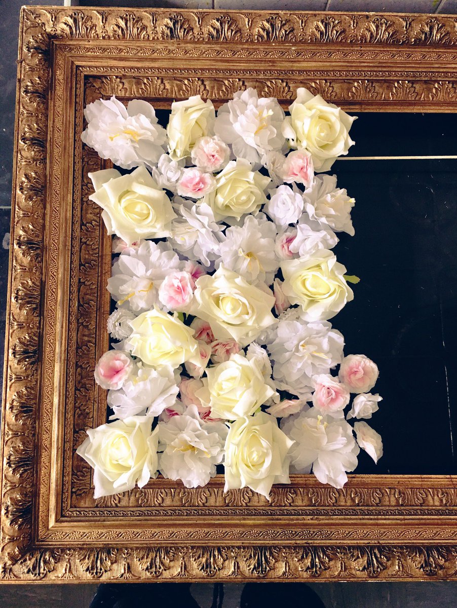 I’m so excited for my next pretty 3D silk flower project. 
I’m going to recycle this gorgeous ornate gilt frame by painting it and adding new backing to it. Then I’m going to fill it with these beautiful silk flowers. 
I want it for myself already 😱