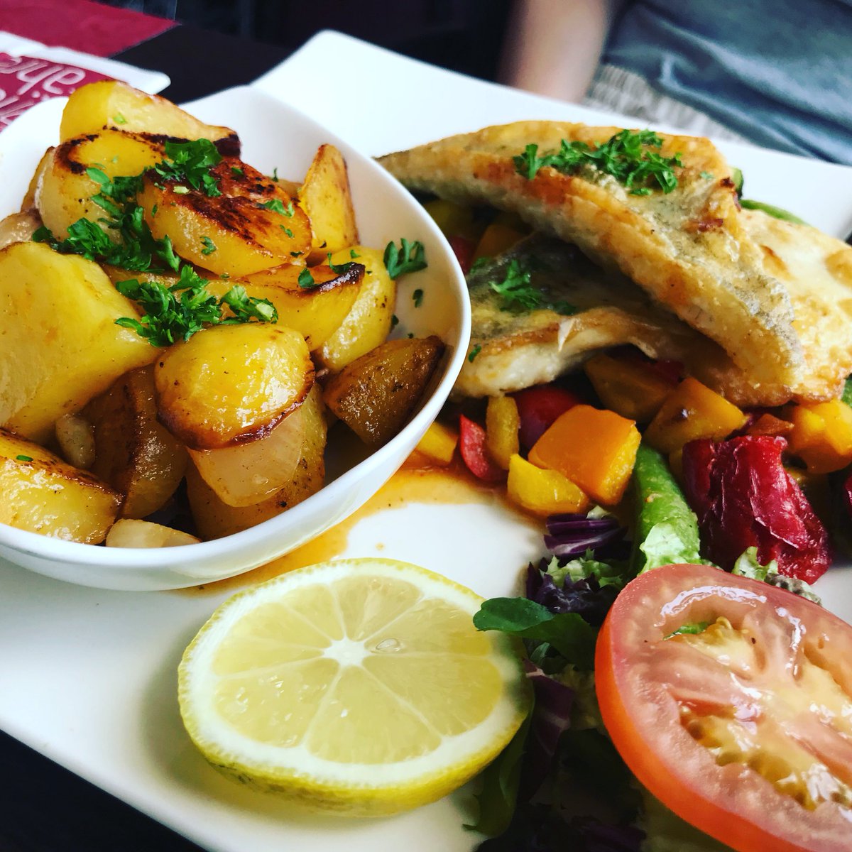 🐟 Fresh #fish right from the #rhein 😋

#prEATator #eat #eating #food #foodpic #foodblog #foodporn #foodlover #foodblogger #foodstagram #yummie #yummyfood #tasty #tastyfood #fresh #delicious #homemade #fish #zander #xanten #deutschland