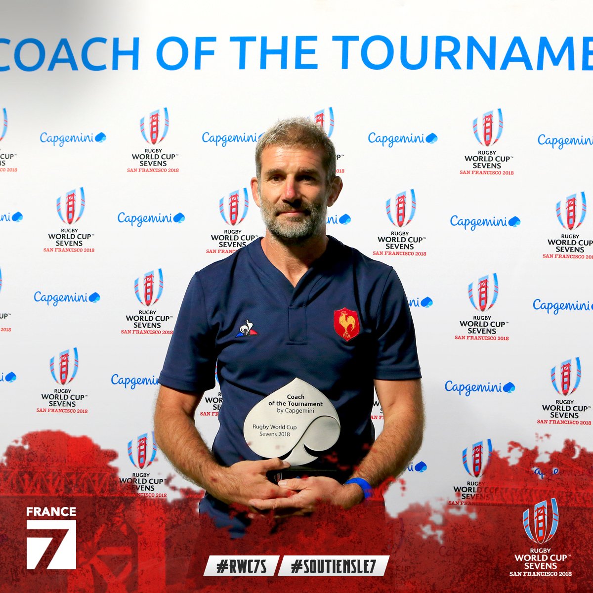 🙌🏻🇫🇷 Il a emmené les filles en finale de la Coupe du Monde pour la première fois de son histoire. Il est élu "Coach du tournoi" et c'est mérité ! Du RT pour <a href="/CourteixDavid/">David courteix</a> ! #RWC7s #France7Féminines #soutiensle7