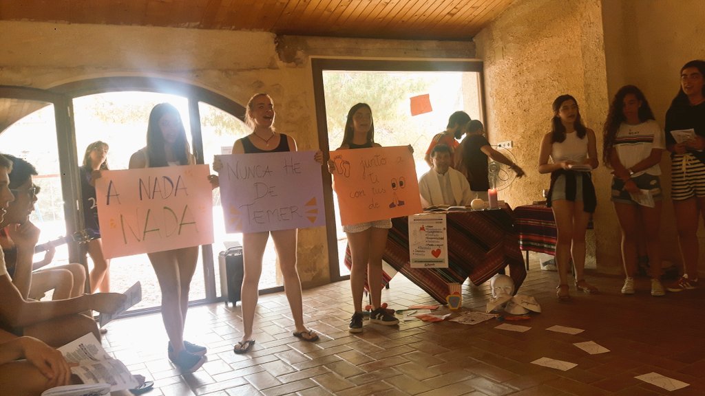 convimarcha's tweet image. Celebrando la Eucaristía en torno a la mesa como Familia Marista, agradeciendo las huellas de Dios en nuestras vidas. 1
2/4 @GVXAlicante @GVXMurcia @MaristasCt @GVXvalencia @GVXMediterranea