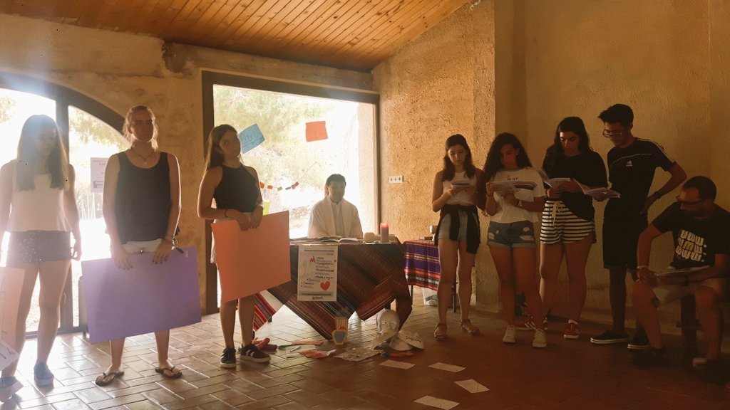 convimarcha's tweet image. Celebrando la Eucaristía en torno a la mesa como Familia Marista, agradeciendo las huellas de Dios en nuestras vidas. 1
2/4 @GVXAlicante @GVXMurcia @MaristasCt @GVXvalencia @GVXMediterranea