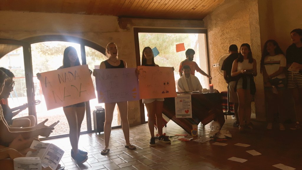 convimarcha's tweet image. Celebrando la Eucaristía en torno a la mesa como Familia Marista, agradeciendo las huellas de Dios en nuestras vidas. 1
2/4 @GVXAlicante @GVXMurcia @MaristasCt @GVXvalencia @GVXMediterranea