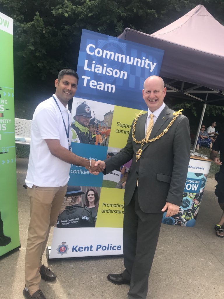 <a href="/kent_police/">Kent Police (UK)</a> @kentpolicemaid @KentPoliceDandI with <a href="/maidstonemayor/">Mayor of Maidstone</a> <a href="/MaidstoneMela/">Maidstone Mela</a> #comeandjpinus #recruitment #communityliaisonteam