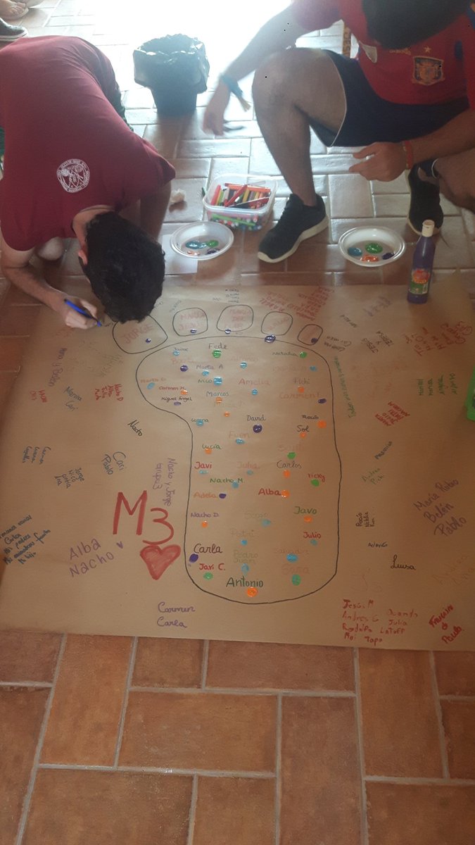 convimarcha's tweet image. Celebrando la Eucaristía en torno a la mesa como Familia Marista, agradeciendo las huellas de Dios en nuestras vidas. 4/4 @GVXAlicante @GVXMurcia @MaristasCt @GVXvalencia @GVXMediterranea