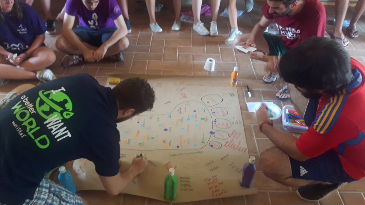 convimarcha's tweet image. Celebrando la Eucaristía en torno a la mesa como Familia Marista, agradeciendo las huellas de Dios en nuestras vidas. 4/4 @GVXAlicante @GVXMurcia @MaristasCt @GVXvalencia @GVXMediterranea