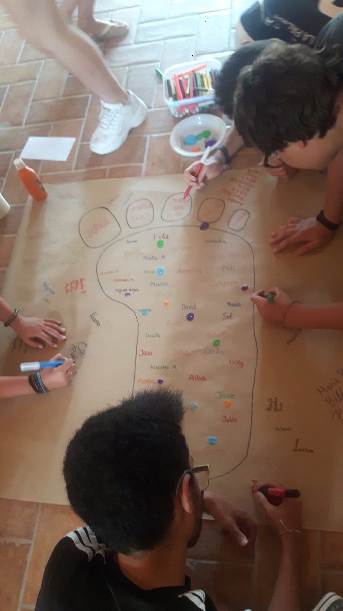 convimarcha's tweet image. Celebrando la Eucaristía en torno a la mesa como Familia Marista, agradeciendo las huellas de Dios en nuestras vidas. 4/4 @GVXAlicante @GVXMurcia @MaristasCt @GVXvalencia @GVXMediterranea