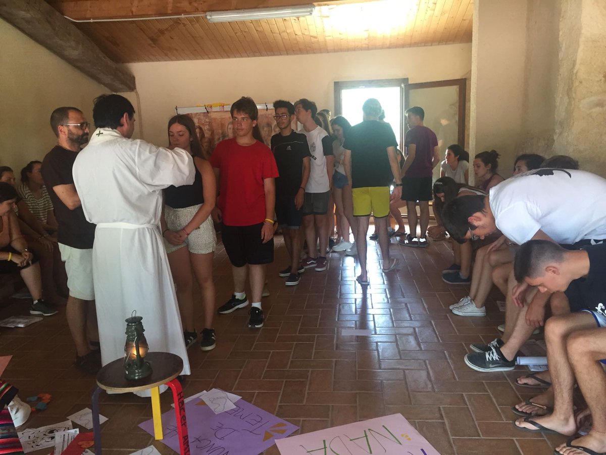 convimarcha's tweet image. Celebrando la Eucaristía en torno a la mesa como Familia Marista, agradeciendo las huellas de Dios en nuestras vidas. 4/4 @GVXAlicante @GVXMurcia @MaristasCt @GVXvalencia @GVXMediterranea